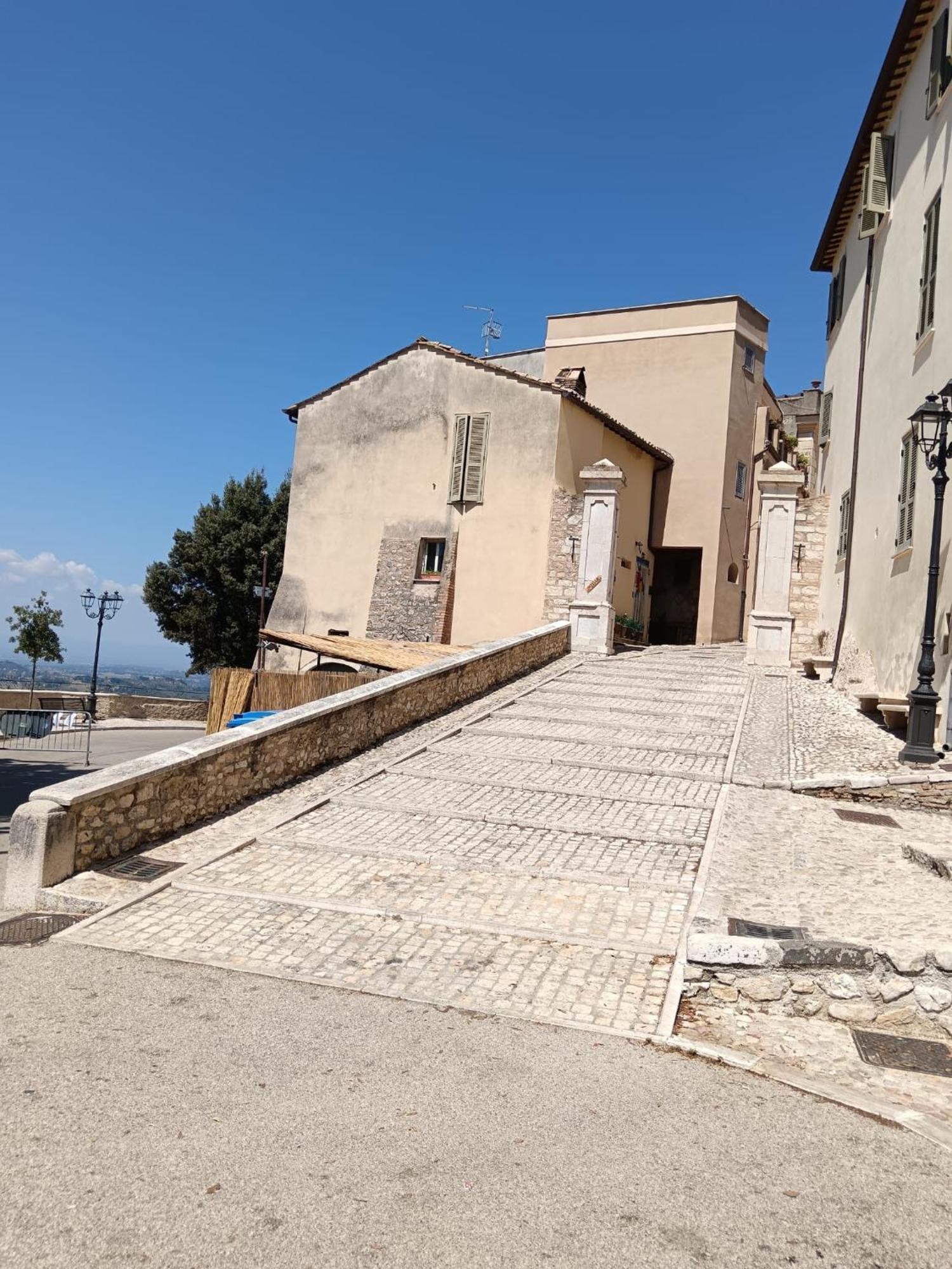 La Casa Della Rocca Apartamento Roccantica Exterior foto